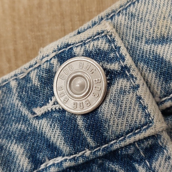 Cropped Jean Jacket - Picture 4 of 4
